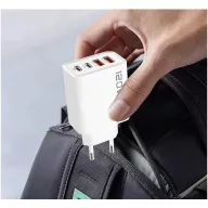   120W 4 portos fali Type-C és 3.0 USB hálózati gyorstöltő