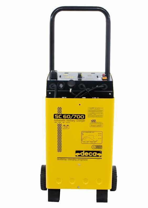 Deca SC 60/700 12-24V / 40A / 5-800Ah / STD-AGM-START-STOP / töltő és indításrásegítő 230A